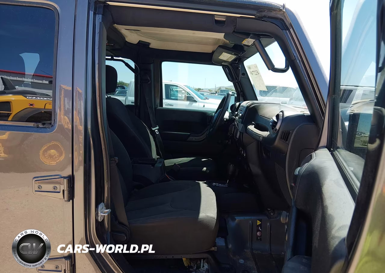 2017 Jeep Wrangler Unlimited Sport 4X4 VIN:1C4BJWDG9HL651895 - 5