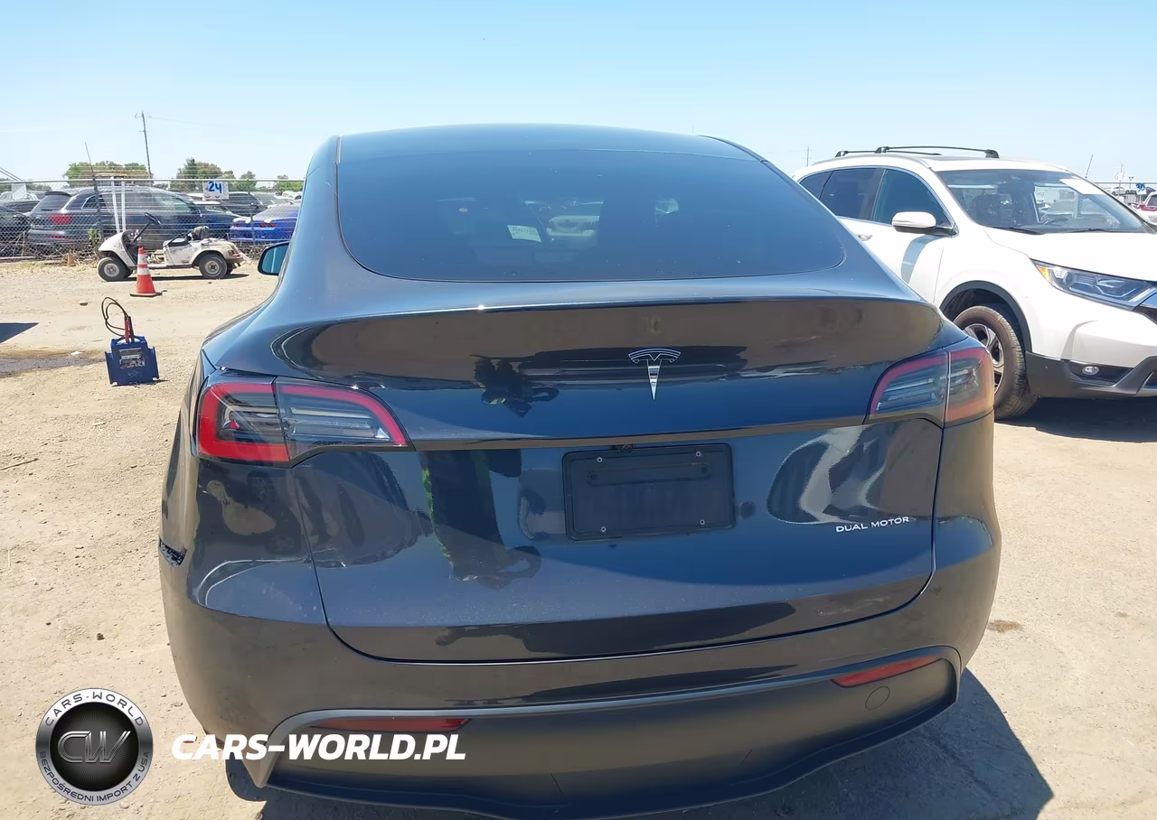 2025 Tesla Model Y Long Range Dual Motor All-Wheel Drive VIN:7SAYGDEE1SF318310 - 16
