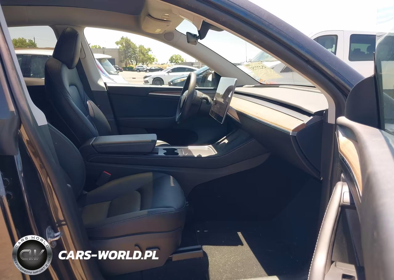2025 Tesla Model Y Long Range Dual Motor All-Wheel Drive VIN:7SAYGDEE1SF318310 - 5
