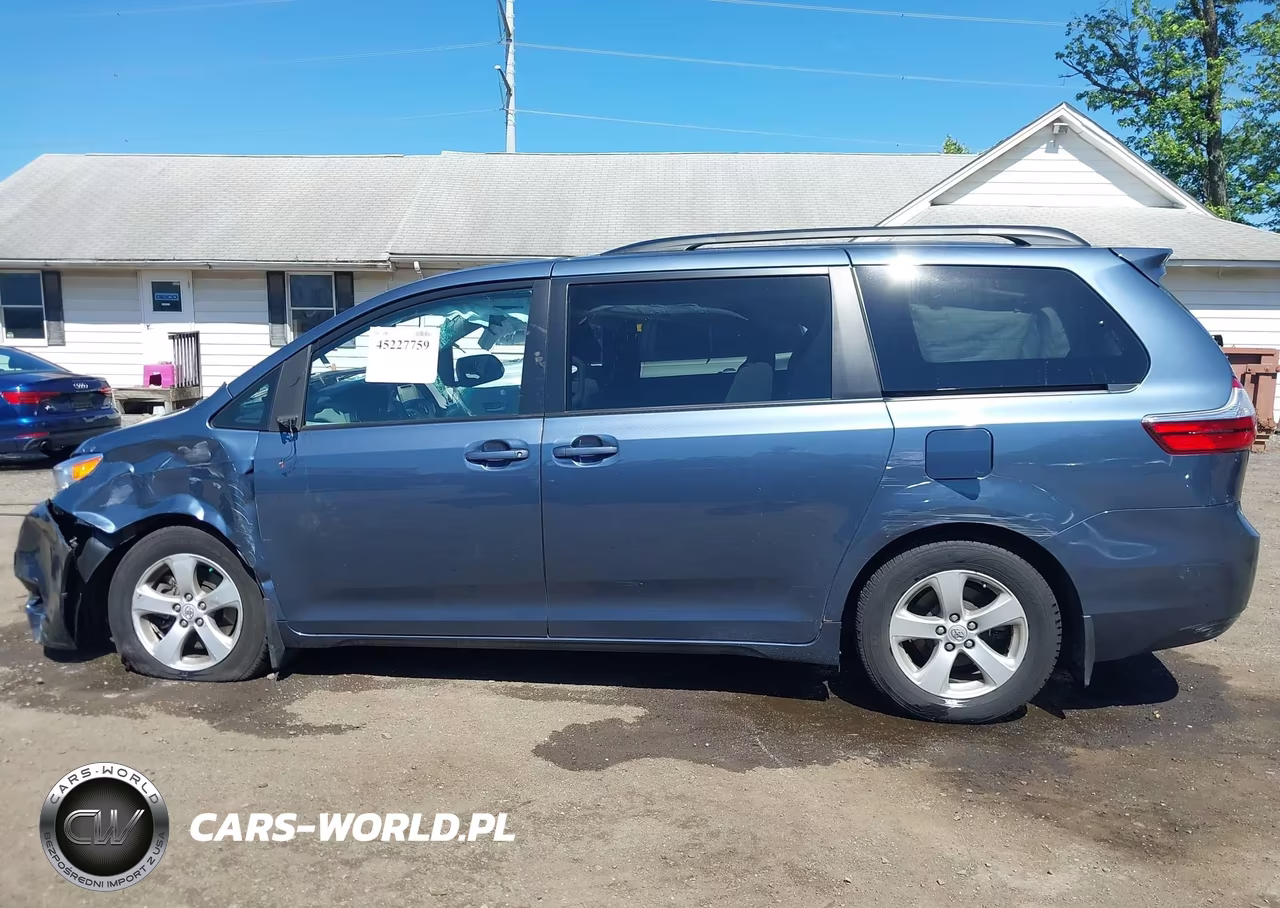 2017 Toyota Sienna Le 8 Passenger VIN:5TDKZ3DC2HS890918 - 14