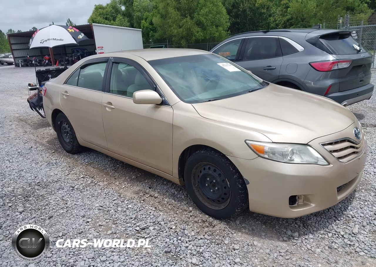 2010 Toyota Camry Le – zdjęcie 1 z 11