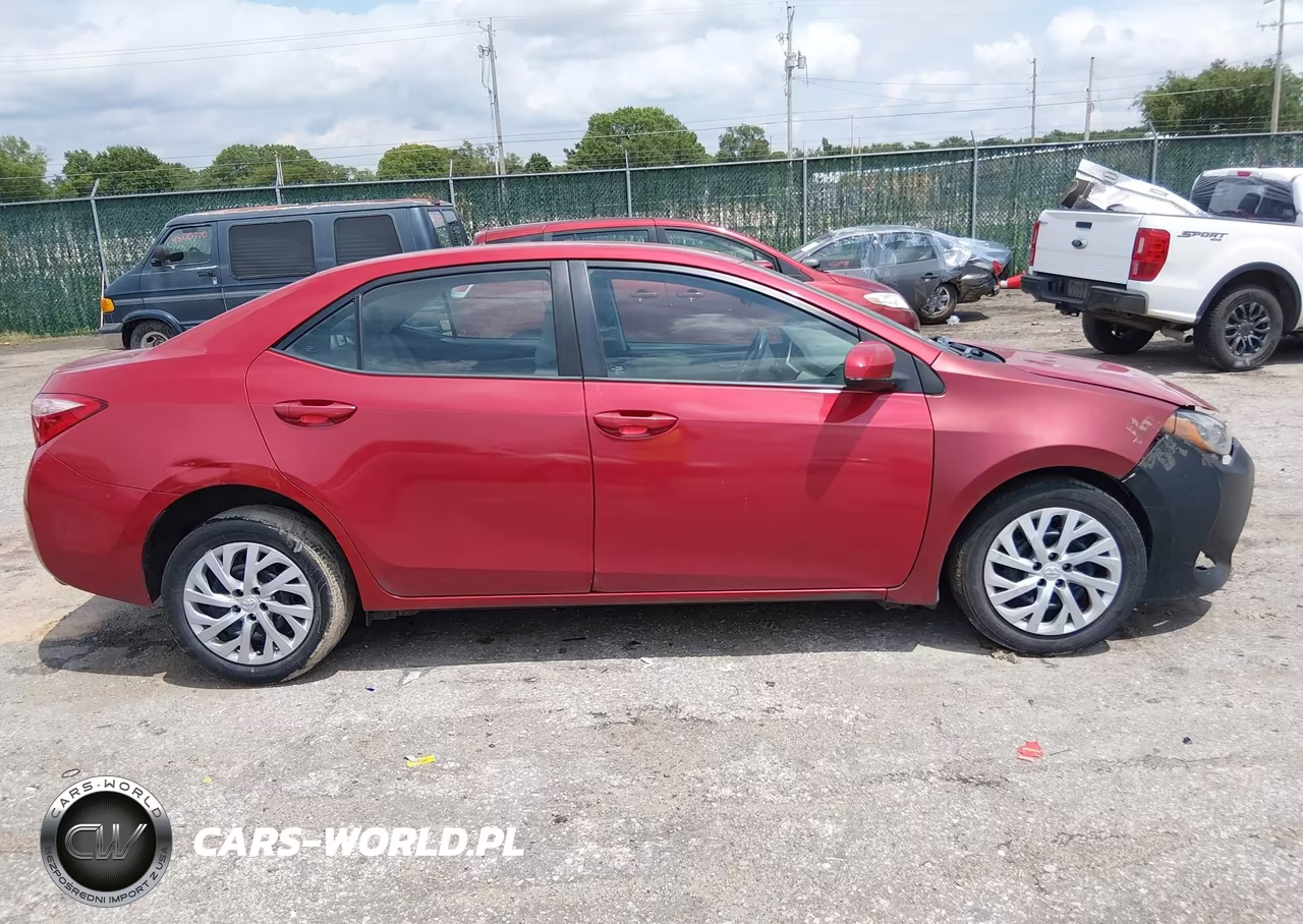2018 Toyota Corolla Le VIN:5YFBURHE0JP753553 - 13