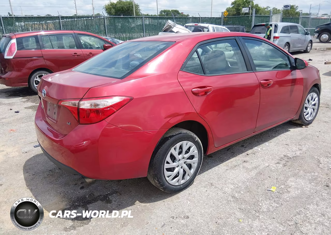 2018 Toyota Corolla Le VIN:5YFBURHE0JP753553 - 4
