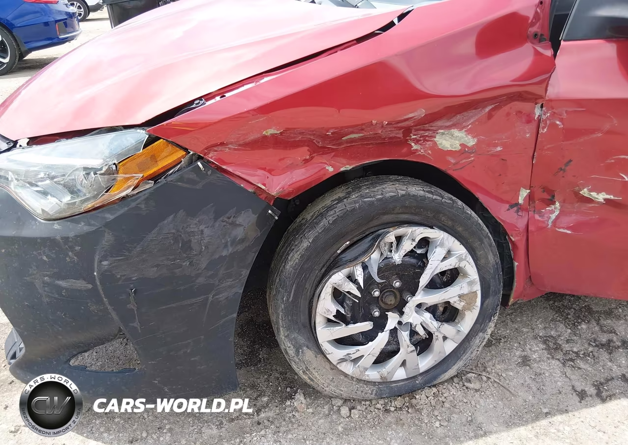 2018 Toyota Corolla Le VIN:5YFBURHE0JP753553 - 6