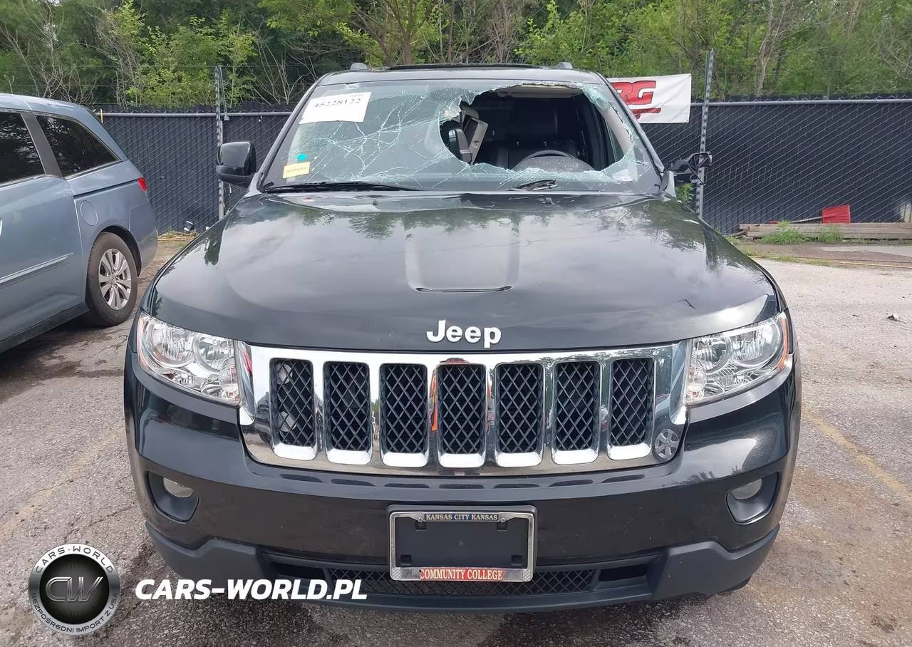 2013 Jeep Grand Cherokee Laredo VIN:1C4RJFAG1DC557782 - 12