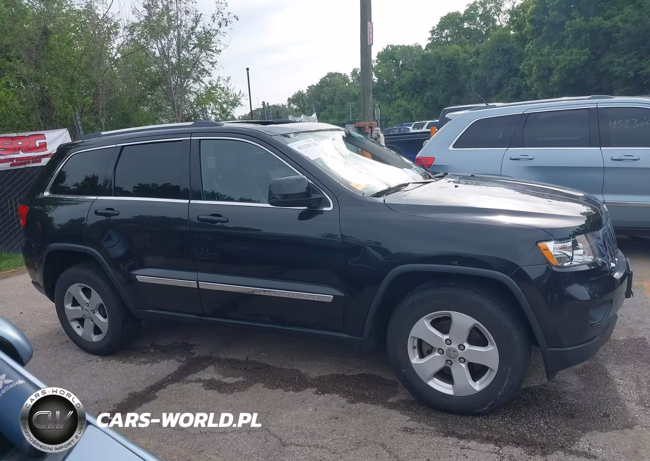 2013 Jeep Grand Cherokee Laredo VIN:1C4RJFAG1DC557782 - 13