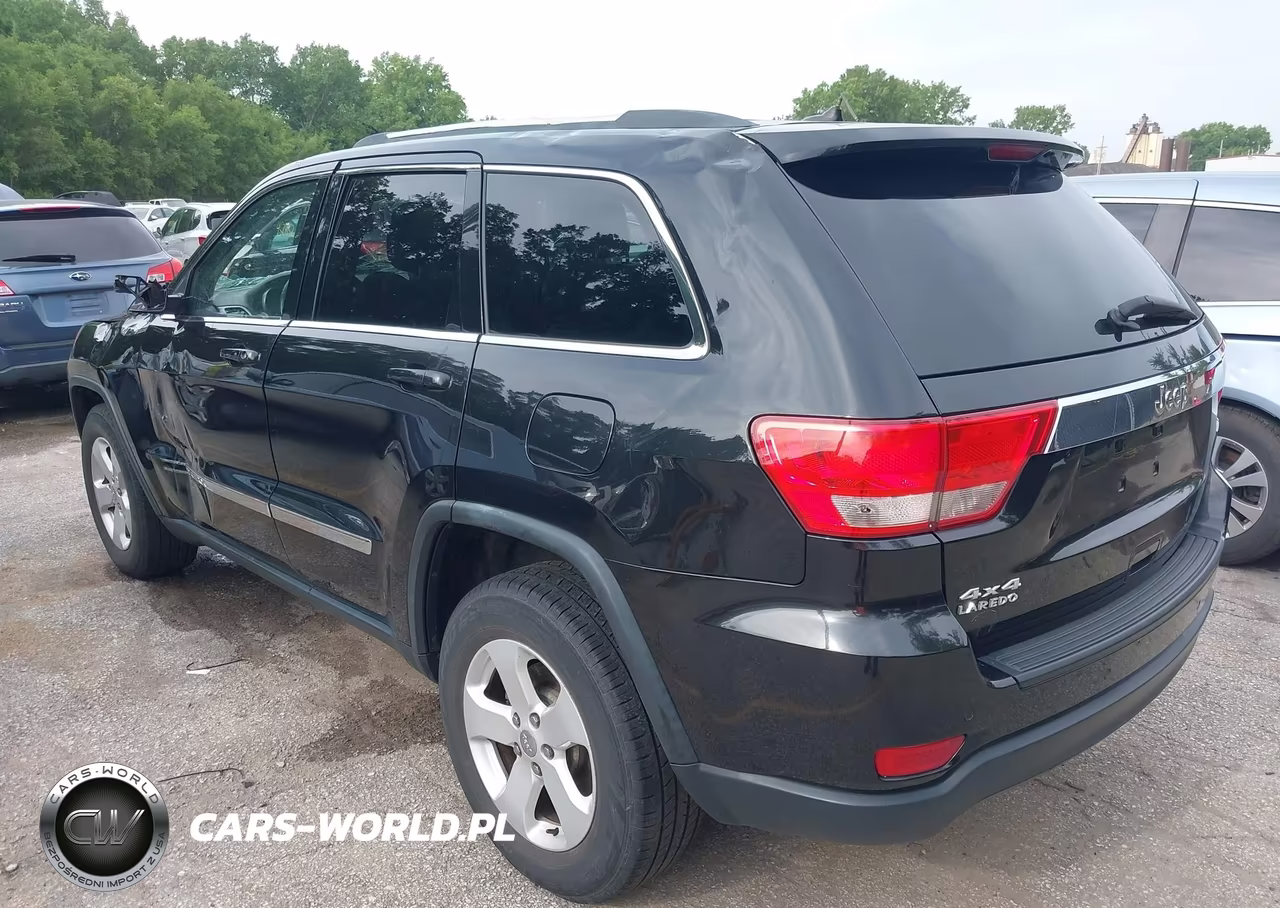 2013 Jeep Grand Cherokee Laredo VIN:1C4RJFAG1DC557782 - 3