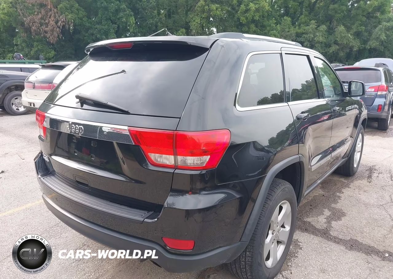 2013 Jeep Grand Cherokee Laredo VIN:1C4RJFAG1DC557782 - 4