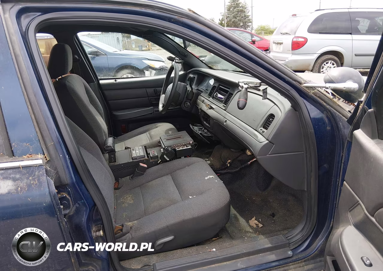 2005 Ford Crown Victoria Police VIN:2FAFP71W95X124123 - 5