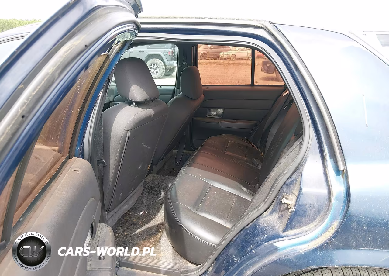 2005 Ford Crown Victoria Police VIN:2FAFP71W95X124123 - 8