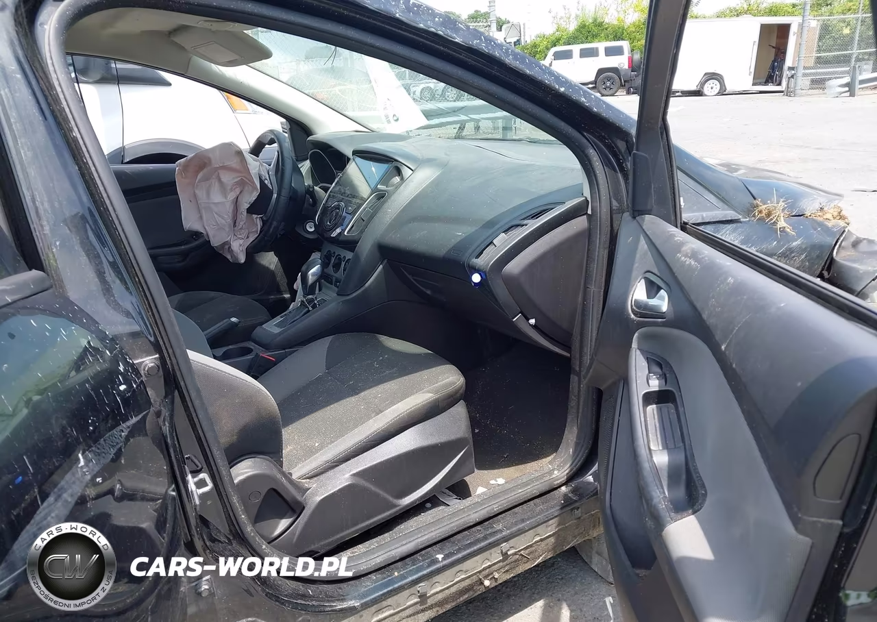 2014 Ford Focus Se VIN:1FADP3K20EL236995 - 5