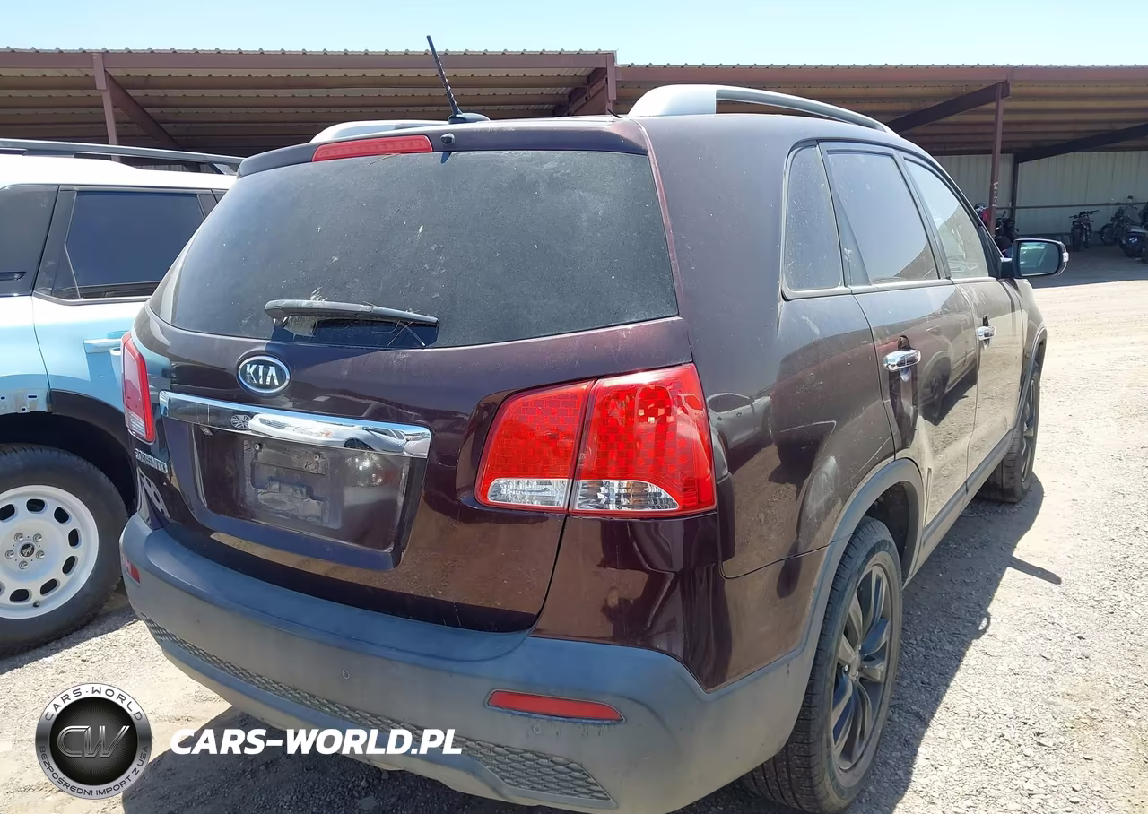 2011 Kia Sorento Lx V6 VIN:5XYKT4A29BG142738 - 4