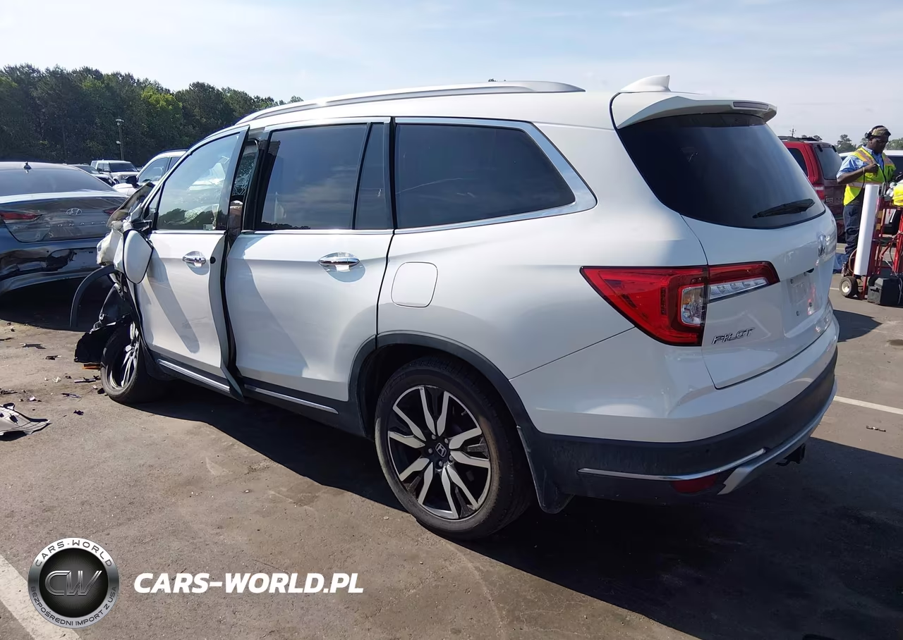 2019 Honda Pilot Touring VIN:5FNYF5H94KB020161 - 3