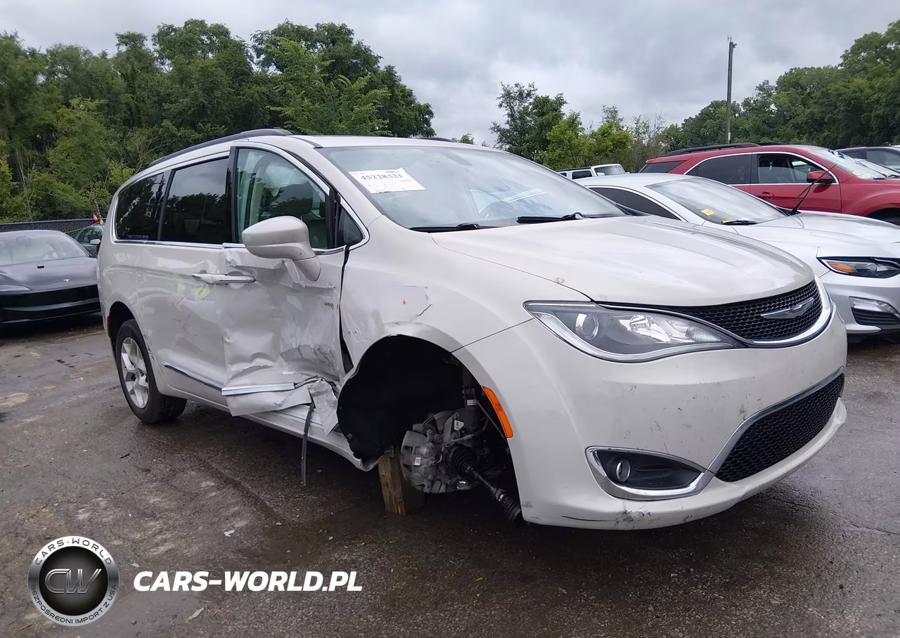 2017 Chrysler Pacifica Touring-L