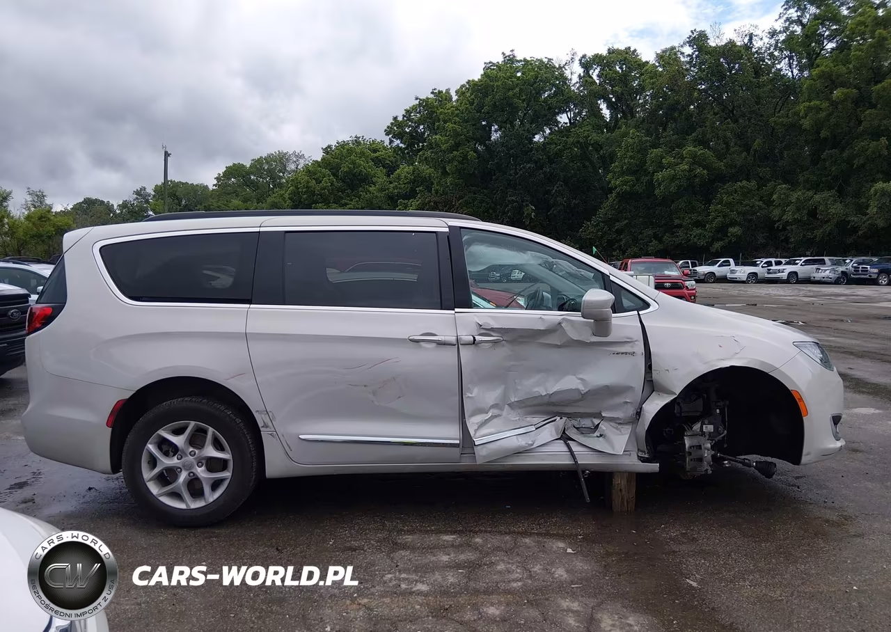 2017 Chrysler Pacifica Touring-L VIN:2C4RC1BG6HR587479 - 14