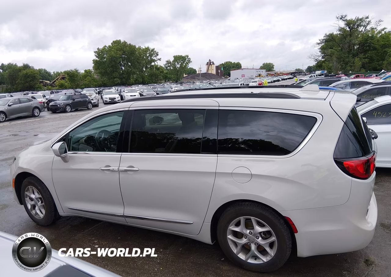 2017 Chrysler Pacifica Touring-L VIN:2C4RC1BG6HR587479 - 15