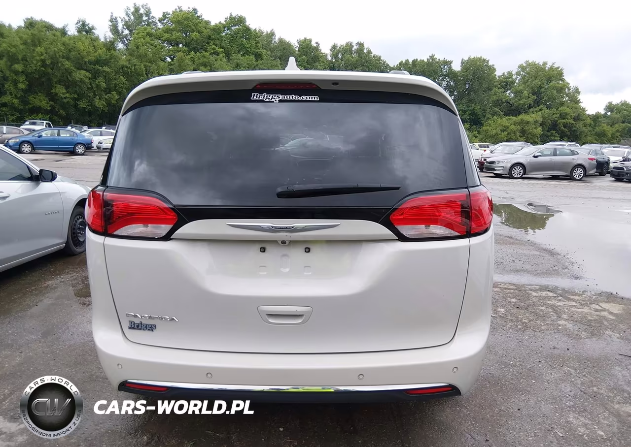 2017 Chrysler Pacifica Touring-L VIN:2C4RC1BG6HR587479 - 17