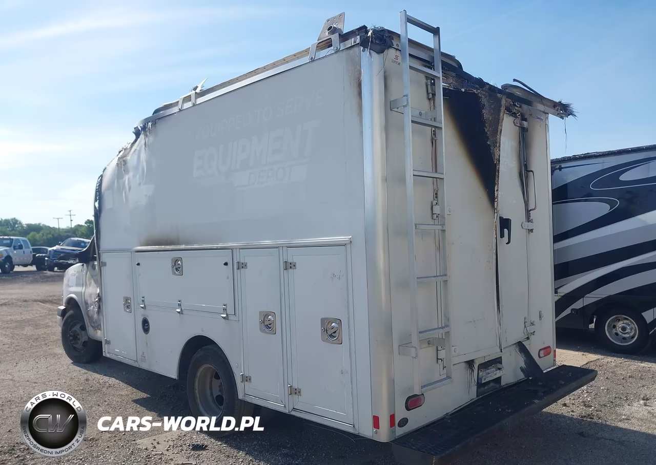 2019 Chevrolet Express Cutaway 4500 VIN:1GB3GRCG2K1158962 - 3