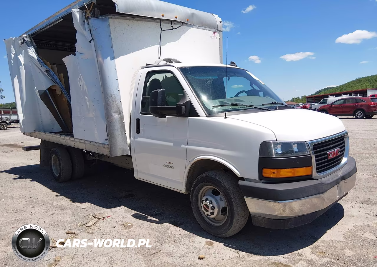 2018 GMC Savana Cutaway 4500 Van