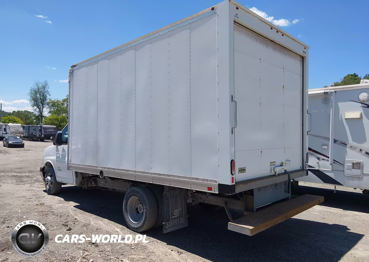 2018 GMC Savana Cutaway 4500 Van VIN:7GZ67UCG9JN006246 - 3