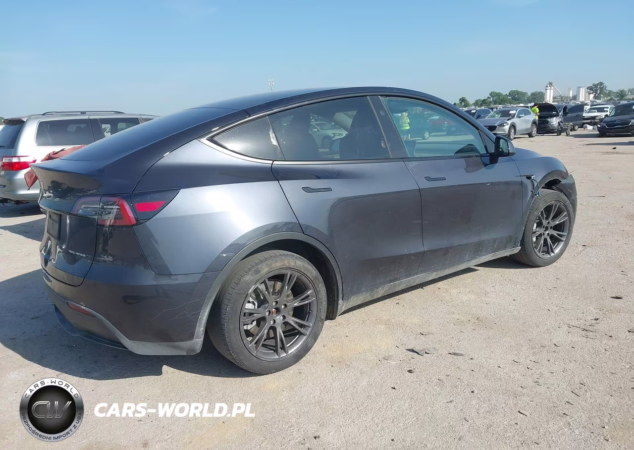 2024 Tesla Model Y Long Range Dual Motor All-Wheel Drive VIN:7SAYGDEE3RA301127 - 4