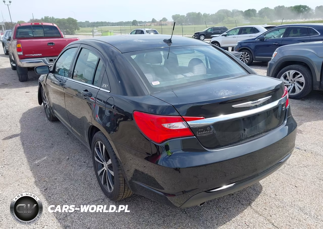 2014 Chrysler 200 Touring VIN:1C3CCBBG1EN159540 - 3