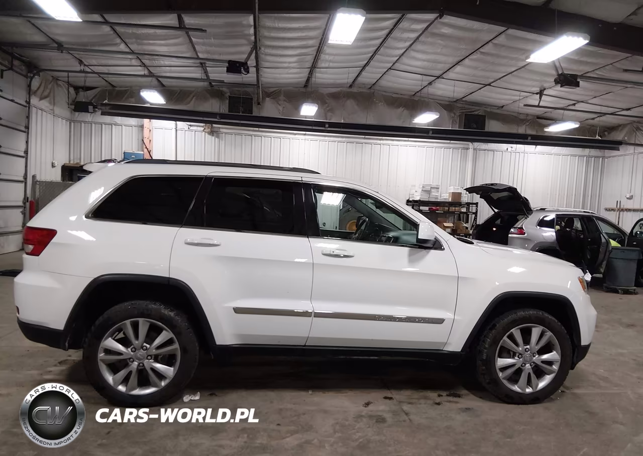 2013 Jeep Grand Cherokee Laredo VIN:1C4RJFAG7DC641430 - 13