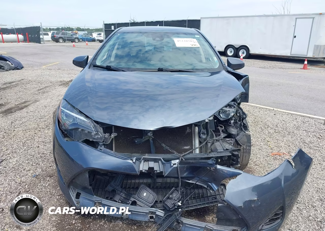 2018 Toyota Corolla Le VIN:2T1BURHE0JC080683 - 13