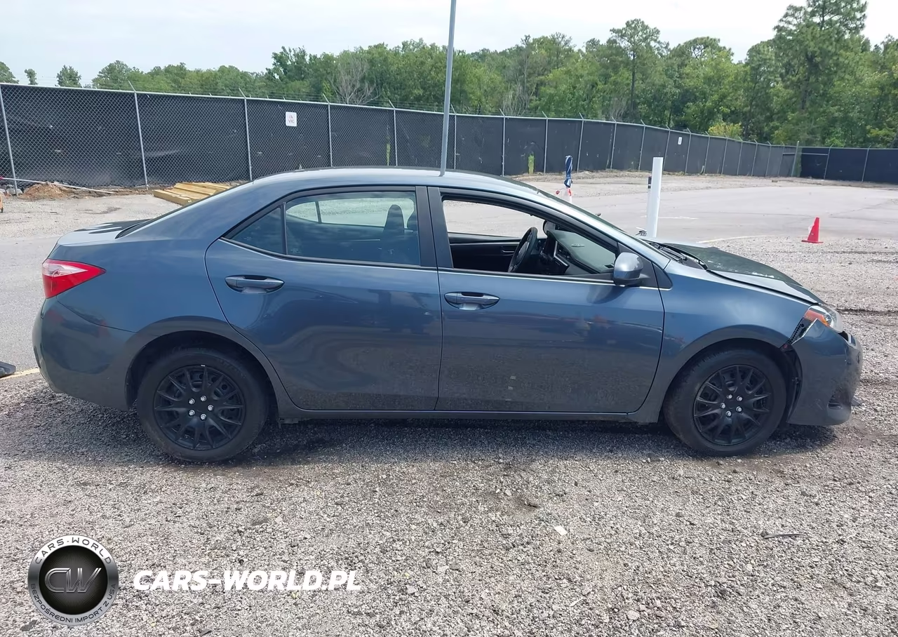 2018 Toyota Corolla Le VIN:2T1BURHE0JC080683 - 14
