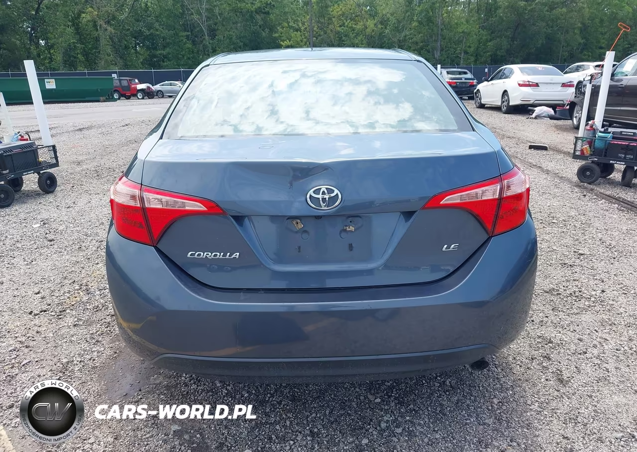 2018 Toyota Corolla Le VIN:2T1BURHE0JC080683 - 17