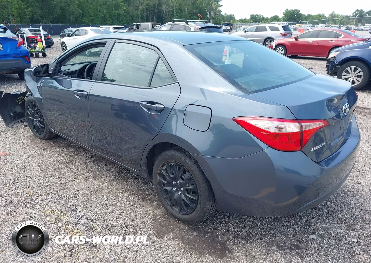2018 Toyota Corolla Le VIN:2T1BURHE0JC080683 - 3