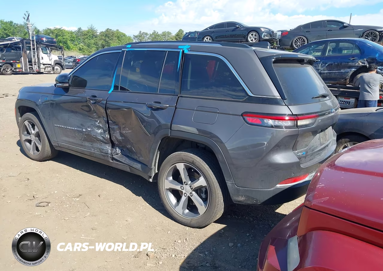 2023 Jeep Grand Cherokee 4Xe VIN:1C4RJYB63PC665598 - 3