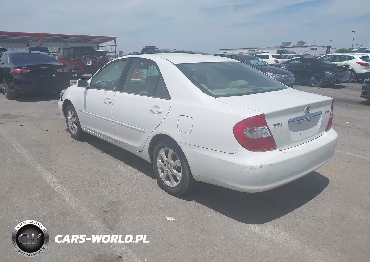 2004 Toyota Camry Le VIN:JTDBE32K840246603 - 3