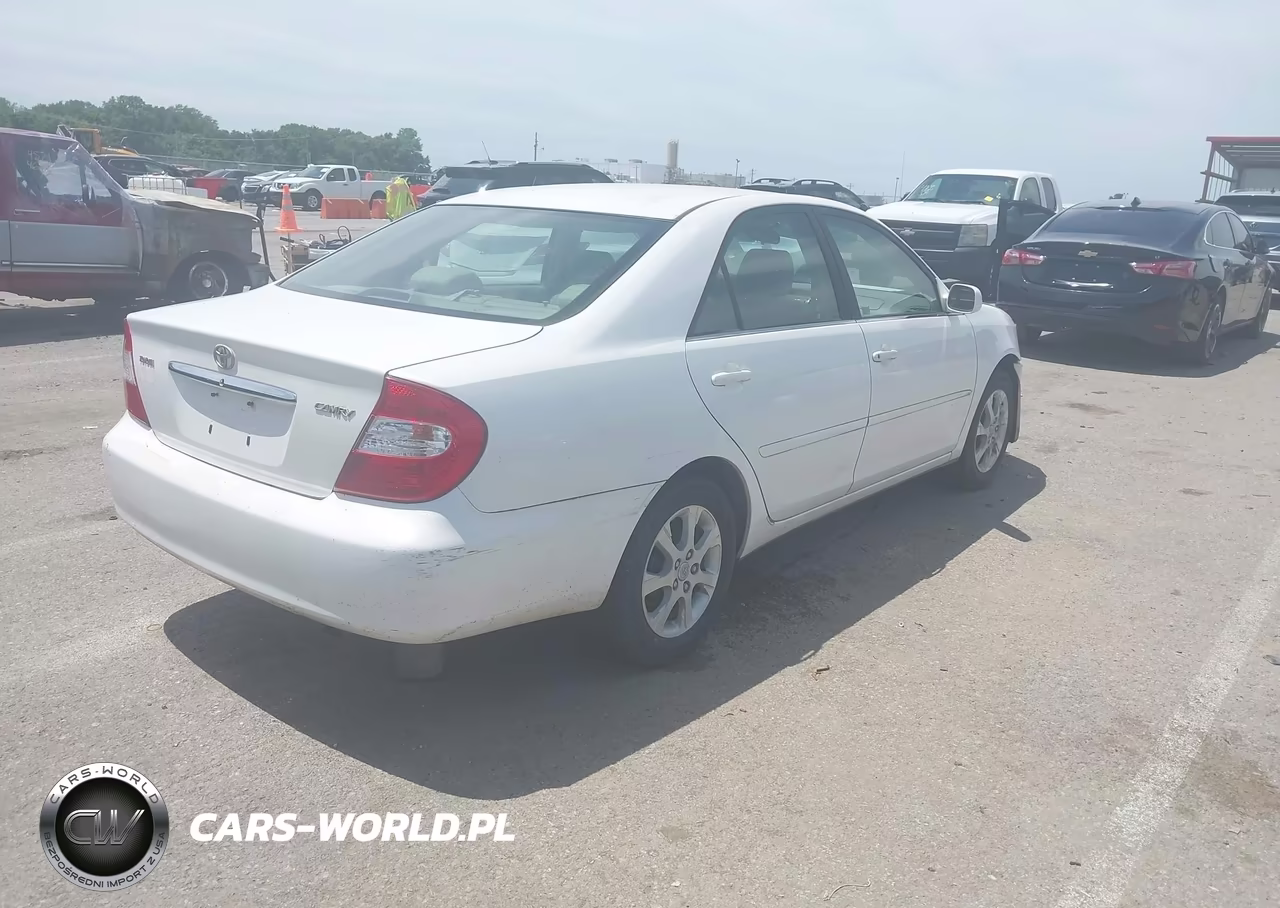 2004 Toyota Camry Le VIN:JTDBE32K840246603 - 4