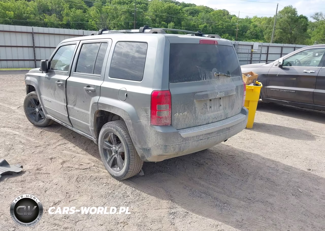 2012 Jeep Patriot Latitude VIN:1C4NJRFB2CD689407 - 3