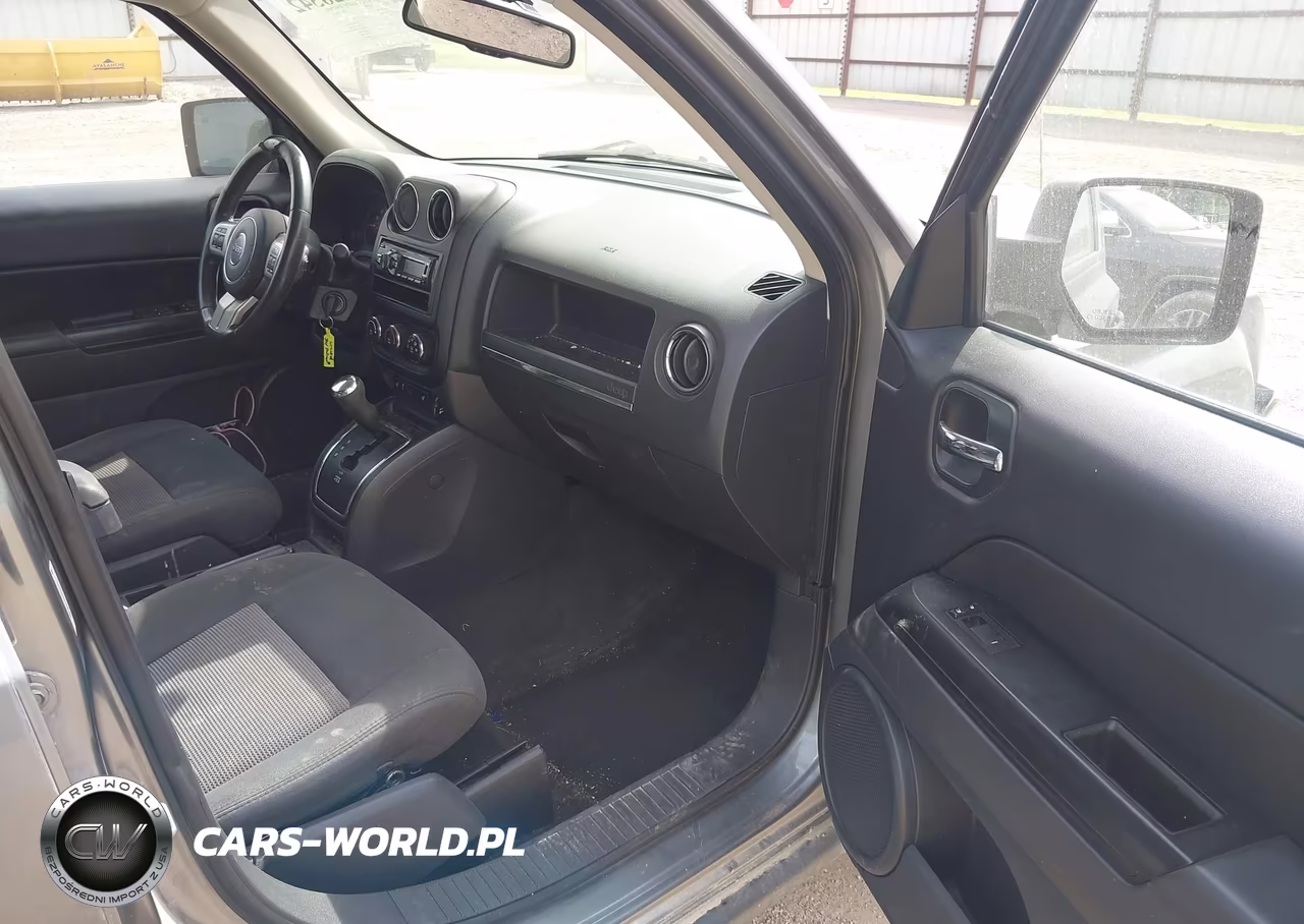 2012 Jeep Patriot Latitude VIN:1C4NJRFB2CD689407 - 5
