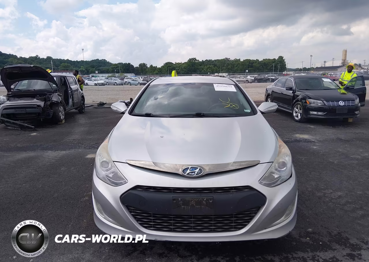 2015 Hyundai Sonata Hybrid VIN:KMHEC4A45FA126861 - 12