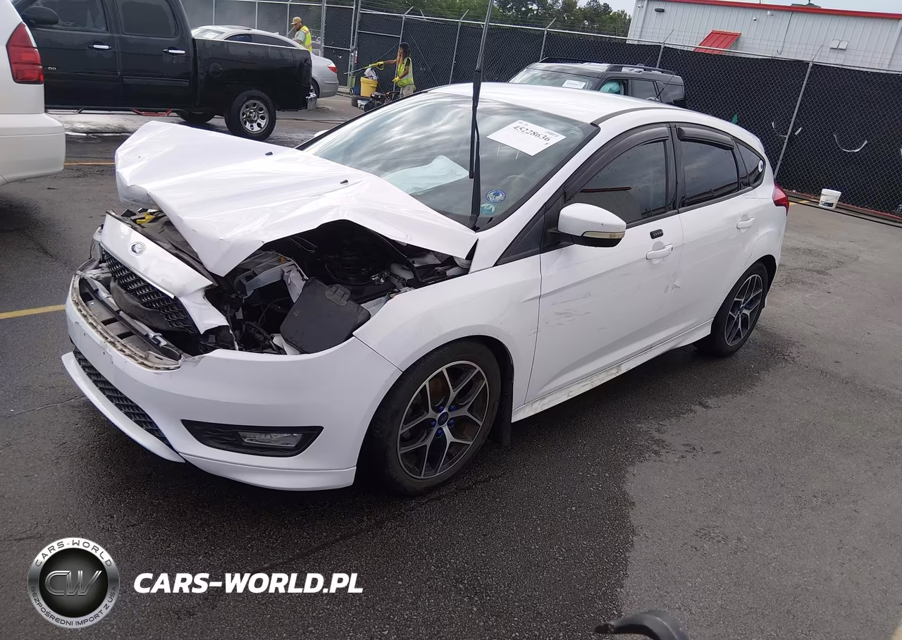 2015 Ford Focus Se VIN:1FADP3K22FL354046 - 2