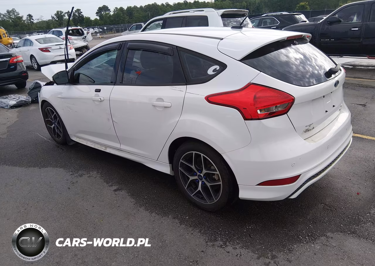 2015 Ford Focus Se VIN:1FADP3K22FL354046 - 3