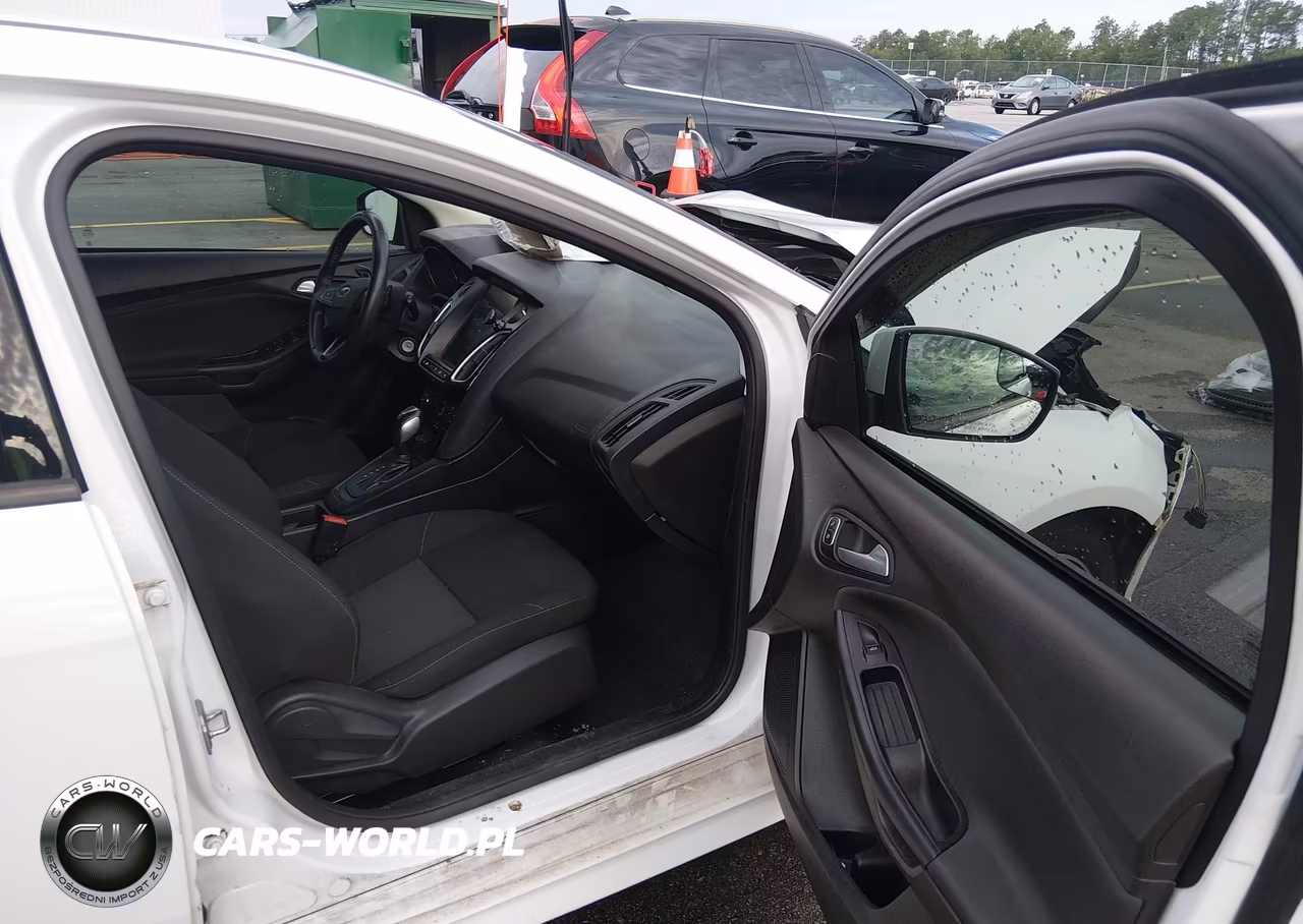 2015 Ford Focus Se VIN:1FADP3K22FL354046 - 5