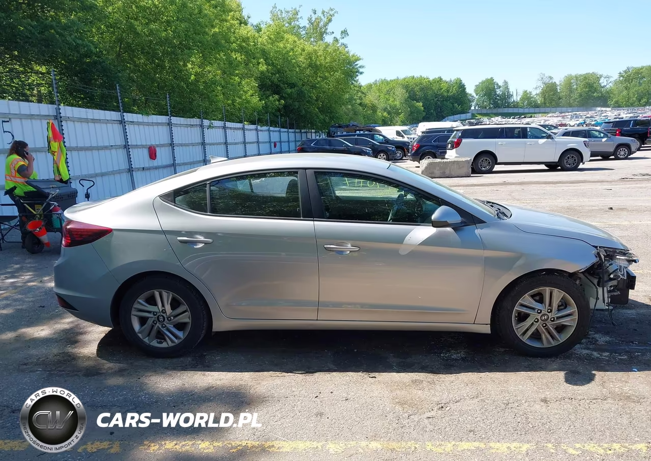 2020 Hyundai Elantra Sel VIN:5NPD84LF8LH565377 - 13