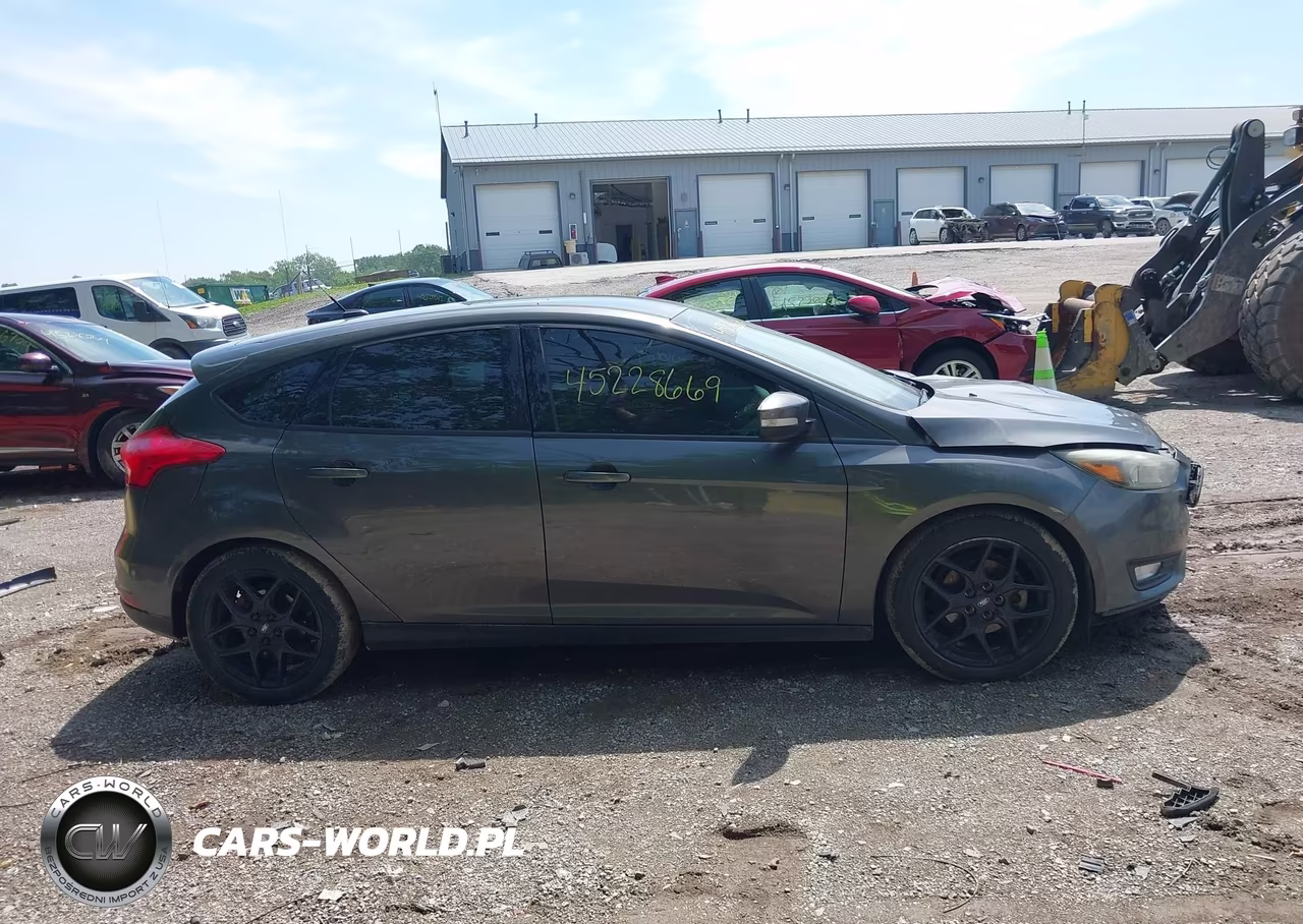 2016 Ford Focus Se VIN:1FADP3K26GL299053 - 14