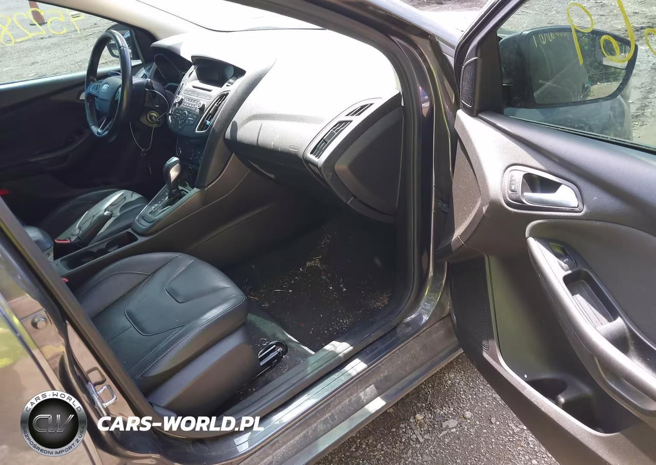 2016 Ford Focus Se VIN:1FADP3K26GL299053 - 5