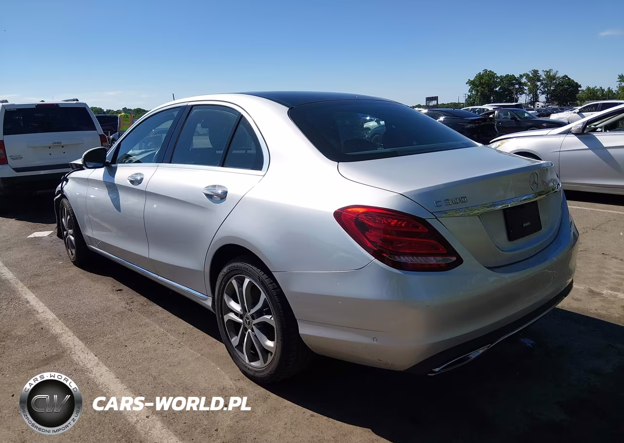 2018 Mercedes-Benz C 300 4Matic VIN:55SWF4KB8JU260890 - 3