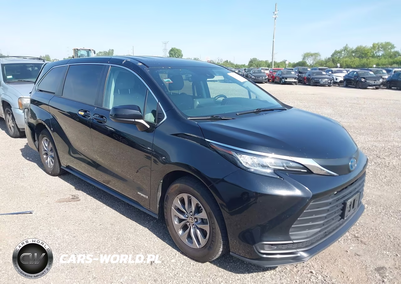 2021 Toyota Sienna Le – zdjęcie 1 z 17