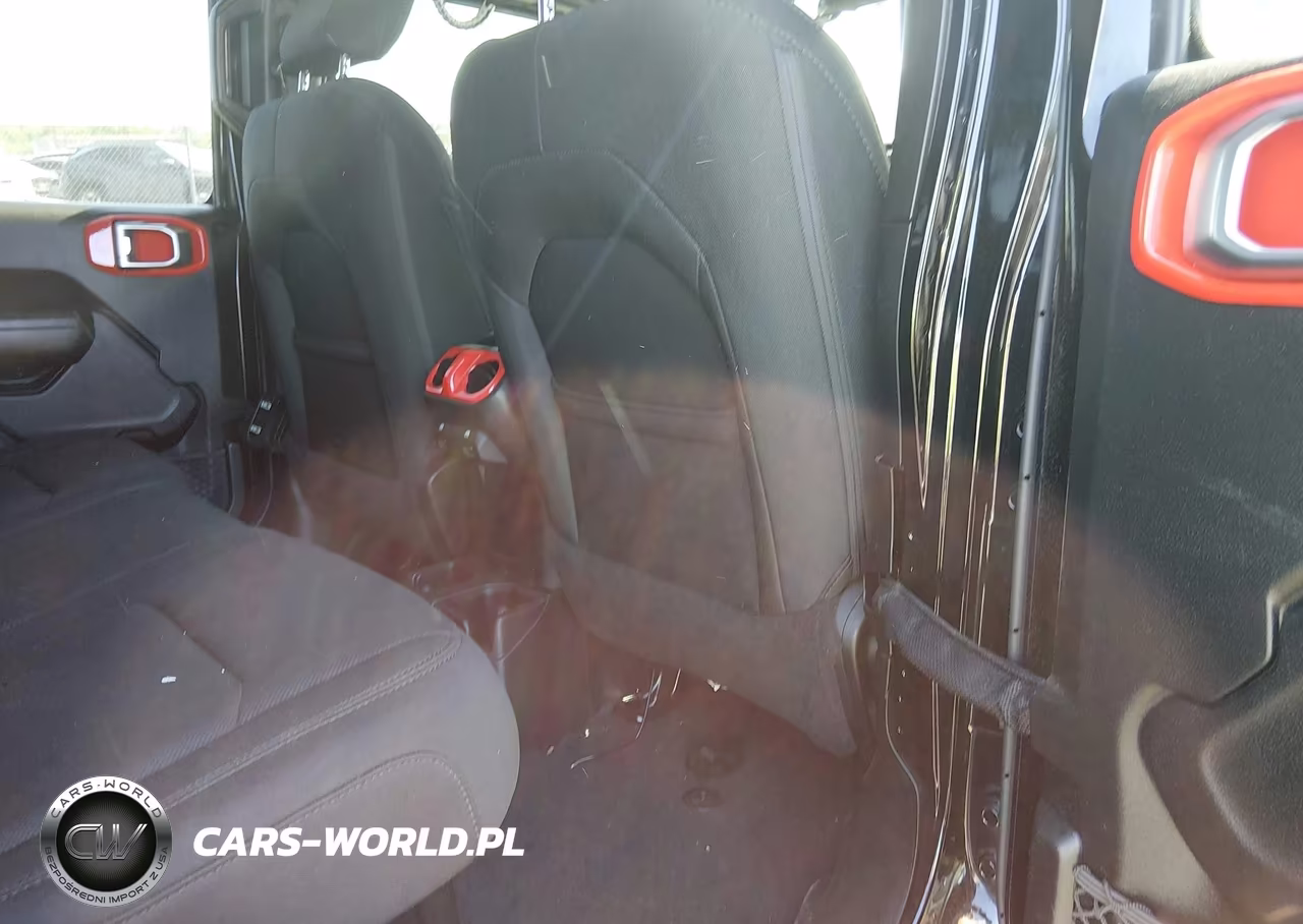 2018 Jeep Wrangler Unlimited Sport S 4X4 VIN:1C4HJXDG1JW305604 - 8