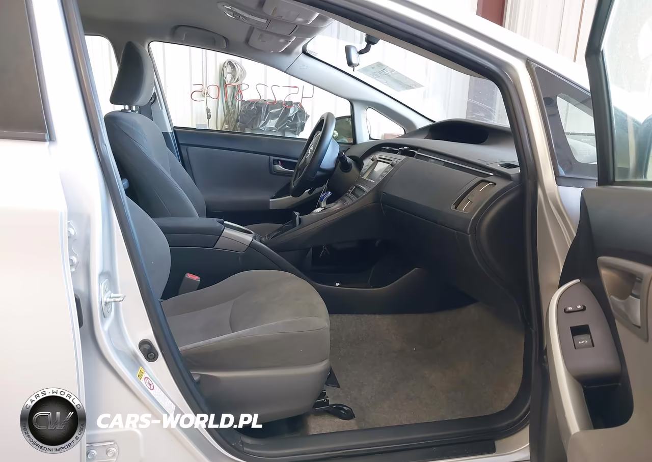2014 Toyota Prius Two VIN:JTDKN3DU0E0393742 - 5