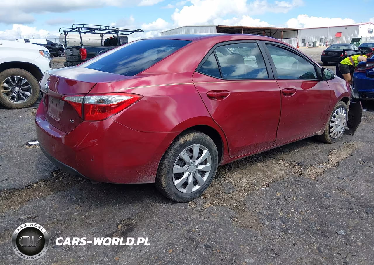 2015 Toyota Corolla Le VIN:5YFBURHE0FP317230 - 4