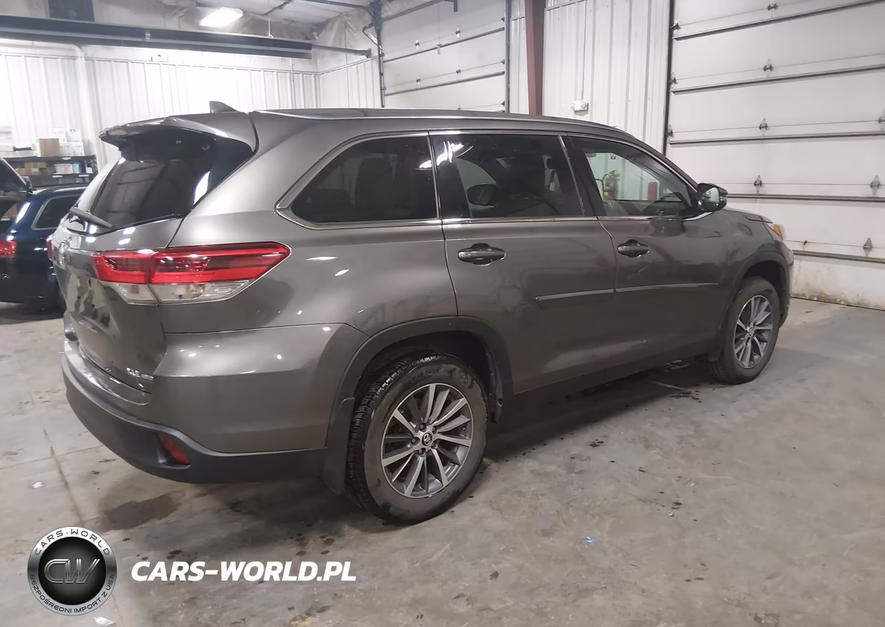 2019 Toyota Highlander Xle VIN:5TDJZRFHXKS622861 - 4