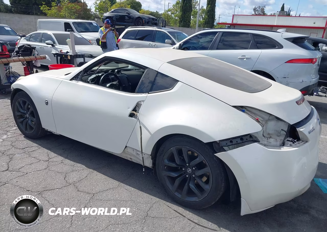 2015 Nissan 370Z VIN:JN1AZ4EH1FM443830 - 3